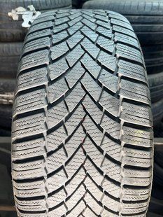 Зимові шини 215/55 R17 Bridgstone LM005 98H б/в 202921 фото