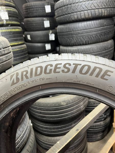Зимние шины 205/55 R17 Bridgstone LM005 95V б/в 204134 фото