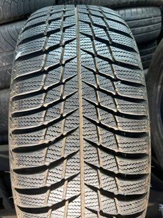 Зимние шины 215/55 R17 Bridgstone LM001 98V б/в 204169 фото