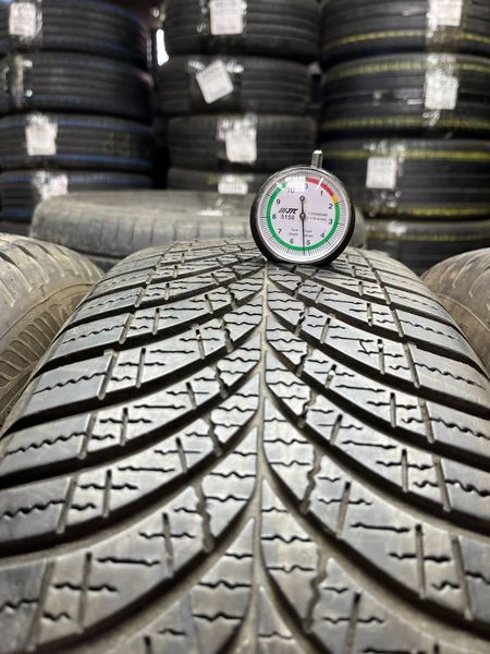 Зимние шины 225/65 R17 Goodyear 4 Season 106V б/в 204057 фото