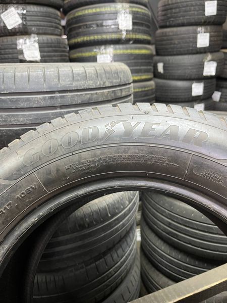 Зимние шины 225/65 R17 Goodyear 4 Season 106V б/в 204057 фото