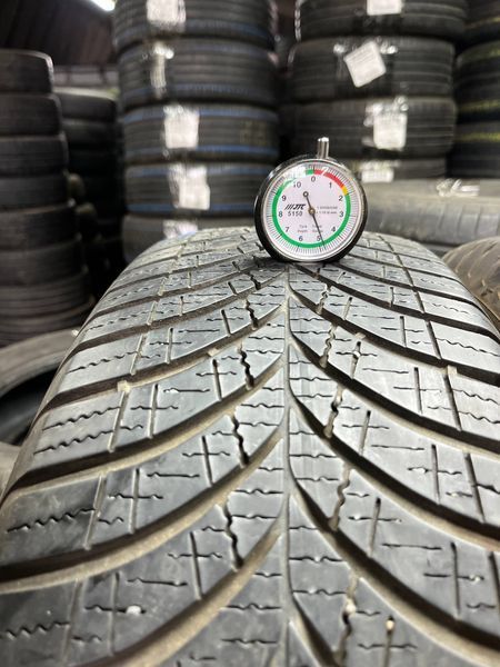 Зимние шины 225/65 R17 Goodyear 4 Season 106V б/в 204057 фото