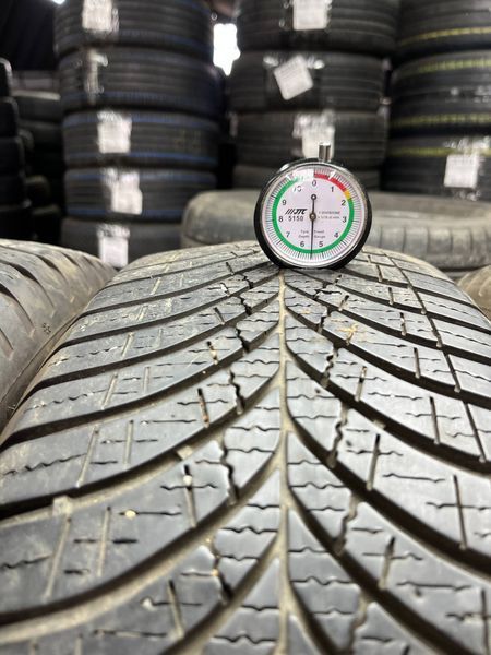 Зимние шины 225/65 R17 Goodyear 4 Season 106V б/в 204057 фото