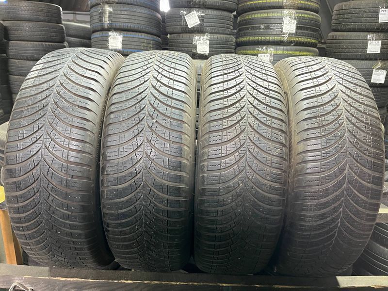 Зимние шины 225/65 R17 Goodyear 4 Season 106V б/в 204057 фото